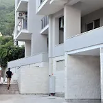 Nikos Studio