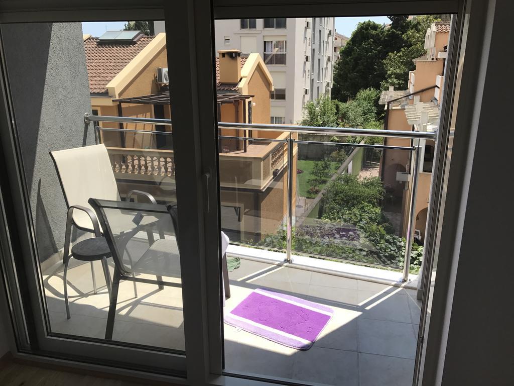 Nikos Studio